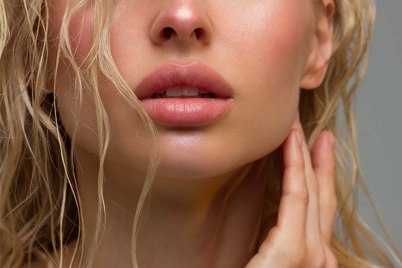 Découvrez les vertus de l’acide hyaluronique pour repulper ses lèvres | Antibes | Dr Aimé